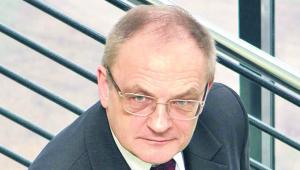 Prof. dr hab. Bogumił Brzeziński z Uniwersytetu Mikołaja Kopernika w Toruniu