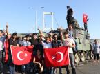 Turcja: Nieudolny zamach stanu. Za próbą puczu stoi rząd i Erdogan?