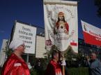 Warszawa: Demonstracje przed Teatrem Powszechnym w związku ze spektaklem 'Klątwa"